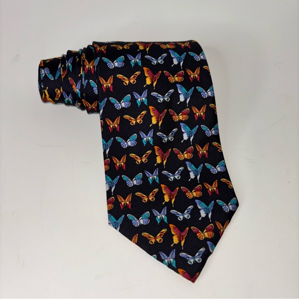 PETERBOROUGH ROW Butterfly Design On Black 100% Silk Necktie Tie USA